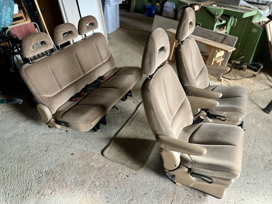 Салон/седалки Крайслер вояджер