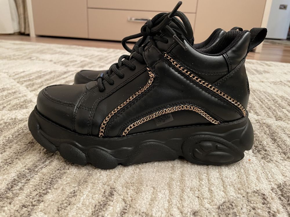 Adidași Buffalo