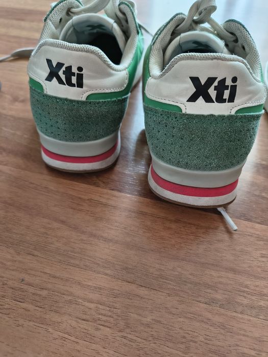 Adidași diverse marimi