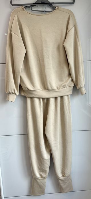 Италиански комплект- бежов със златисто