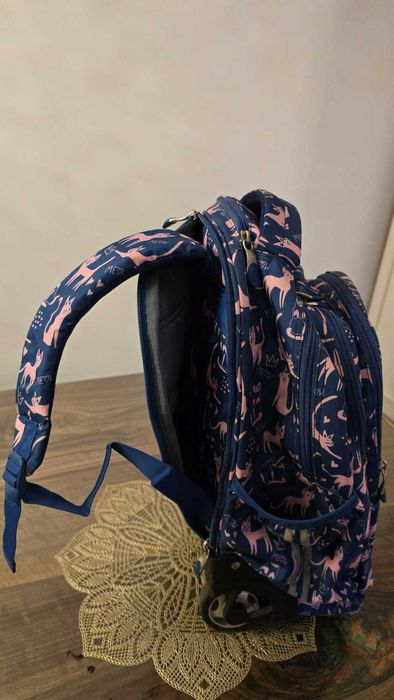 Ghiozdan clasele V-VIII, 4 compartimente, Majewsk Colectia Lazy Cats