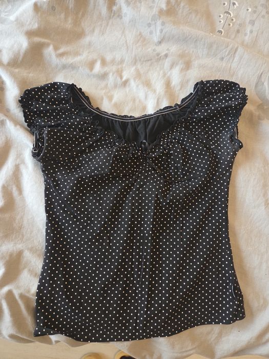 Подарявам дрехи.