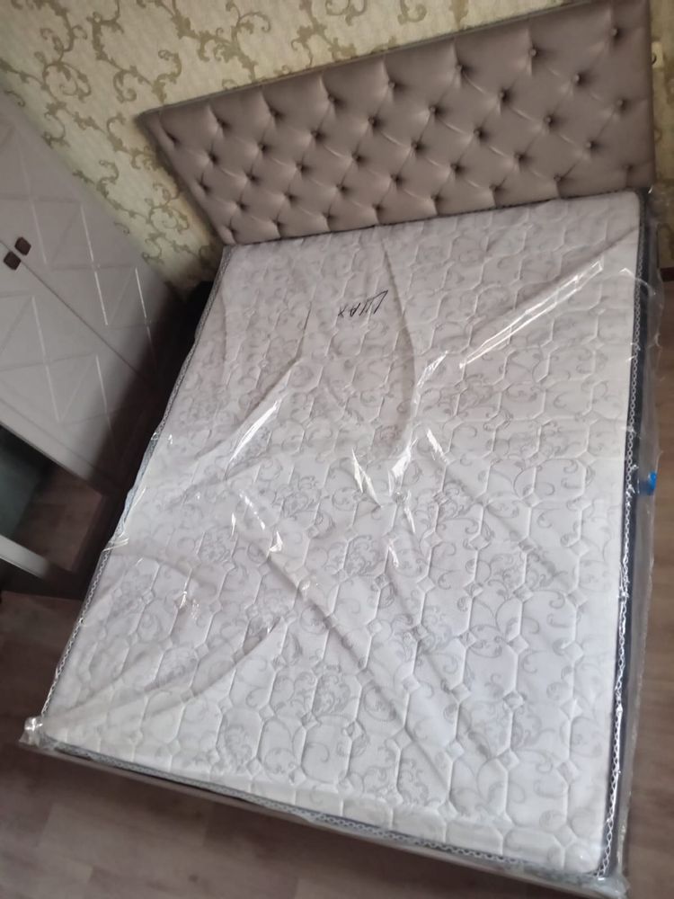 Продам кровать с матрасом