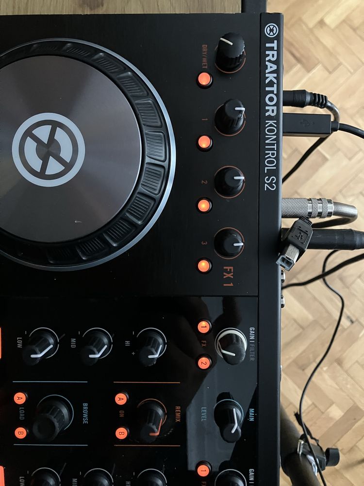 Traktor S2 MK2 DJ пулт