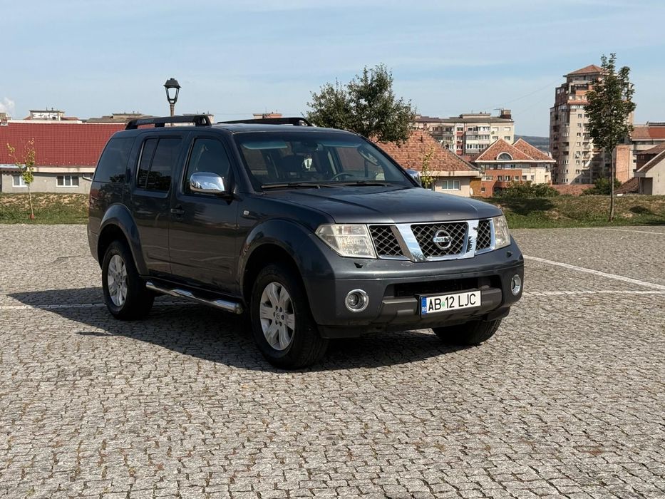 Vând Nissan Pathfinder 
*Motor 2.5 
*Masina se afla într-o stare foart