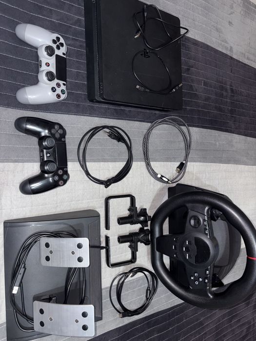 PLAY STATION 4 + volan nou play station cu pedale