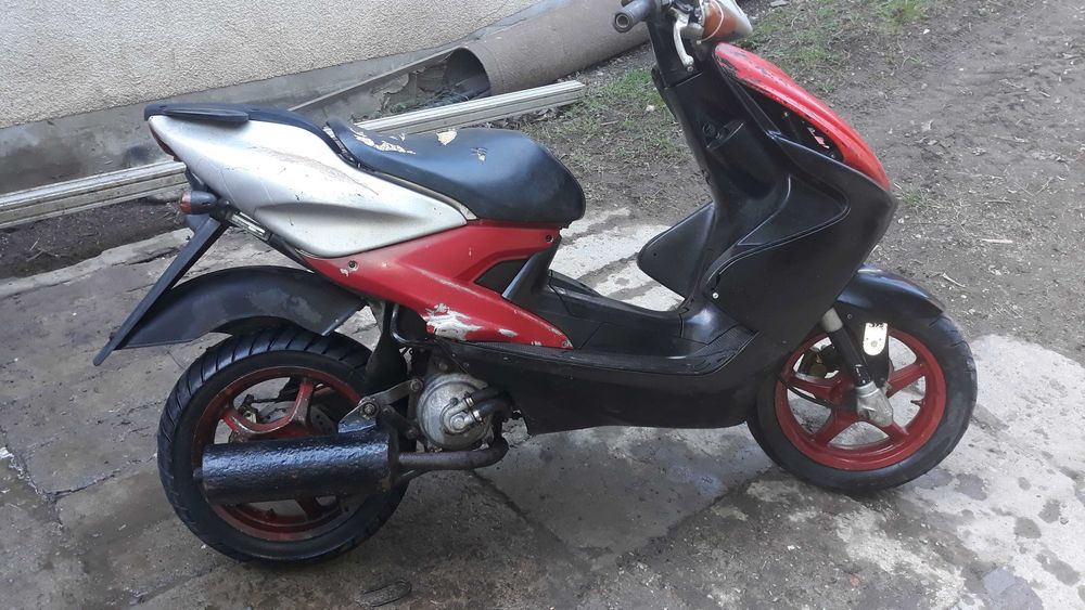 Scuter de vânzare yamaha aerox motor de 80 cm motor nou