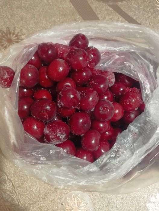 Вишня замороженная