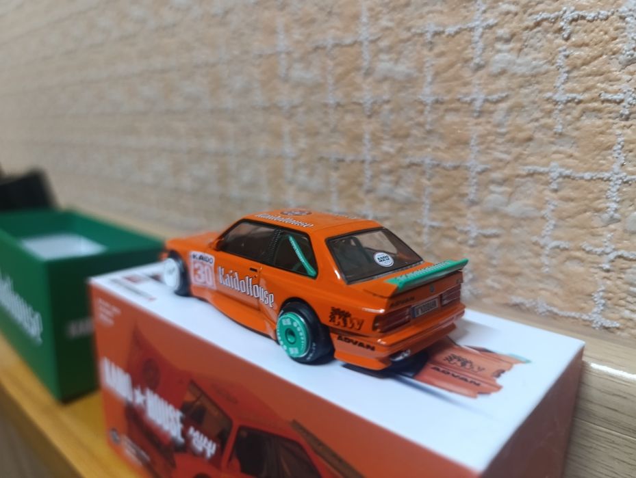 Продам BMW e30 kaidohause от фирмы mini gt капот открывается