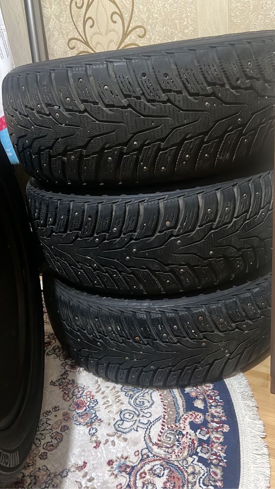 Зимние шипованные шины на 215/55/17R NEXEN (корейского производства)