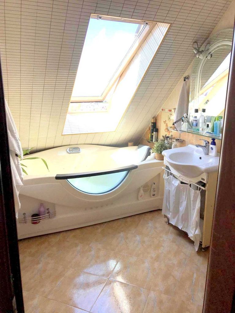 Дава се под наем Двустаен апартамент в София, Лозенец - 45 кв.м за 561 € - Снимка #3