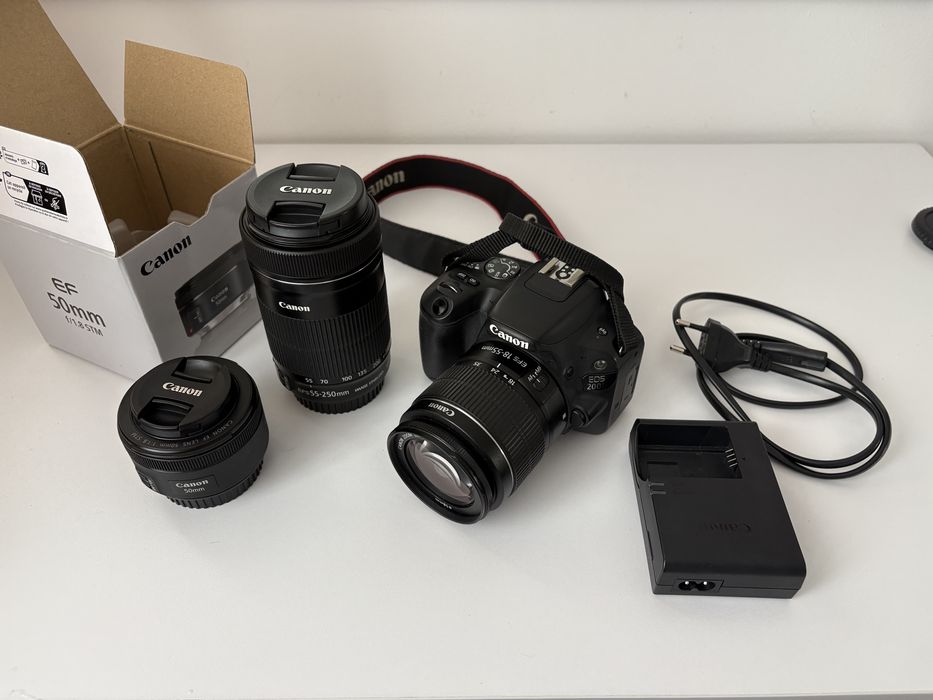Canon EOS 200D + 3 obiective