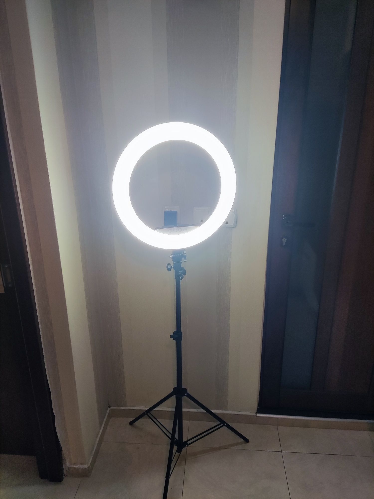 Селфи Лед Ринг Лампа RGB с Трипод и Дистанционно -18 инч.(46см.) 70W