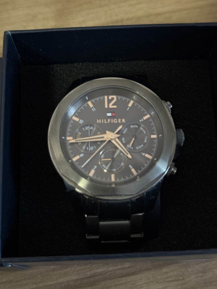 tommy hilfiger watch