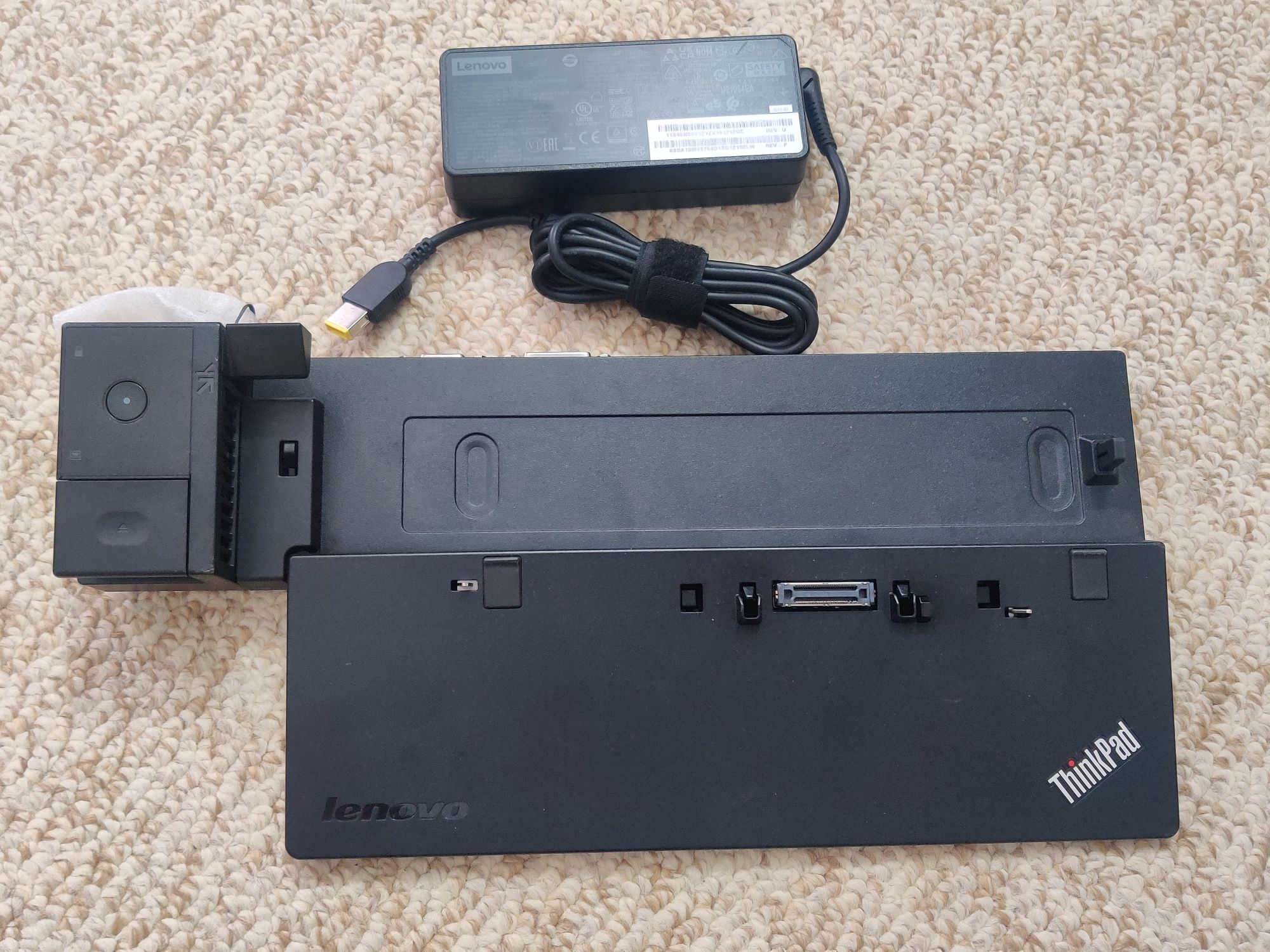 Lenovo Thinkpad pro dock ( docking station )