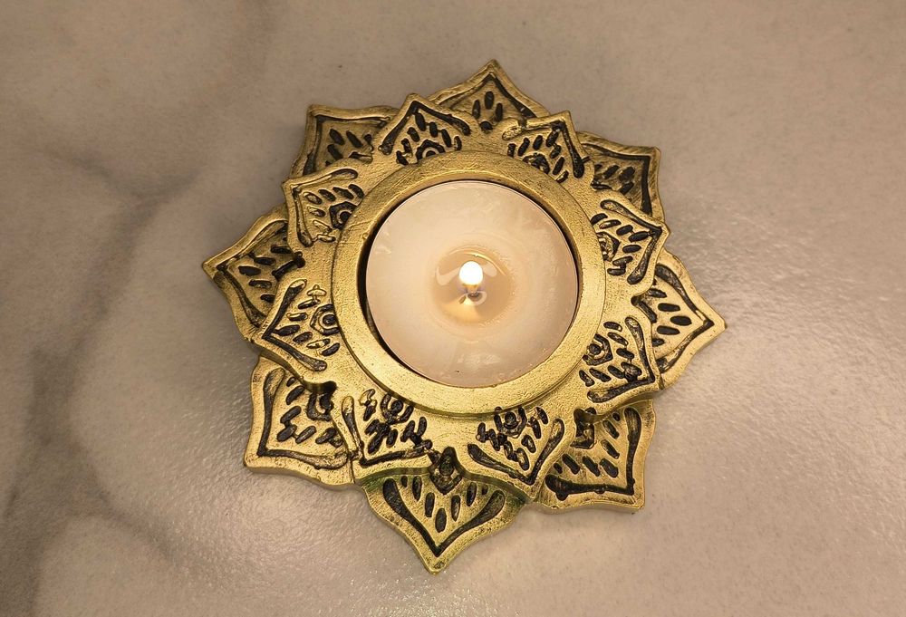 Suport pentru lumânare tip tealight – ipsos patinat aur, lucrat manual