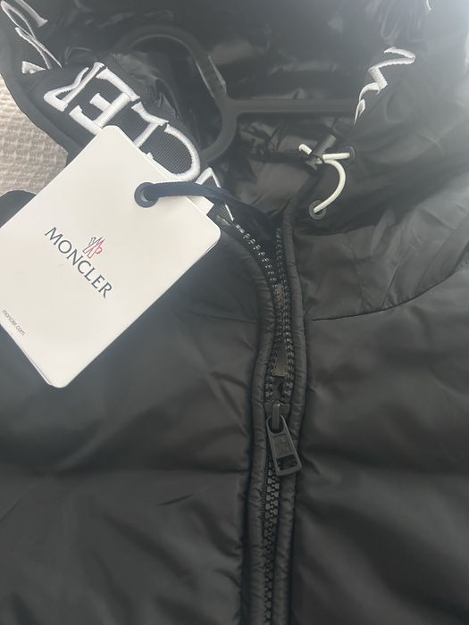 Geaca Moncler MONTCLA size 3(M) noua, made in Albania