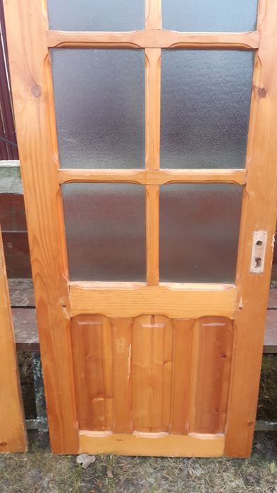 Uși de interior de brad lăcuit, fără toc