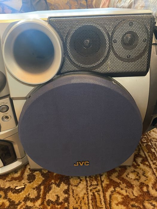 Продавам музикална уредба JVC model MXJ970W