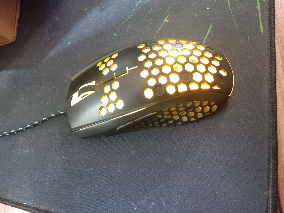 Vând mouse gaming