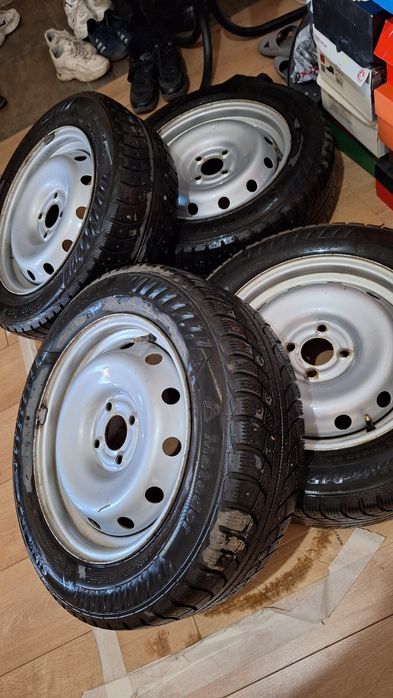 зимние шины шипованные с дискамиисками