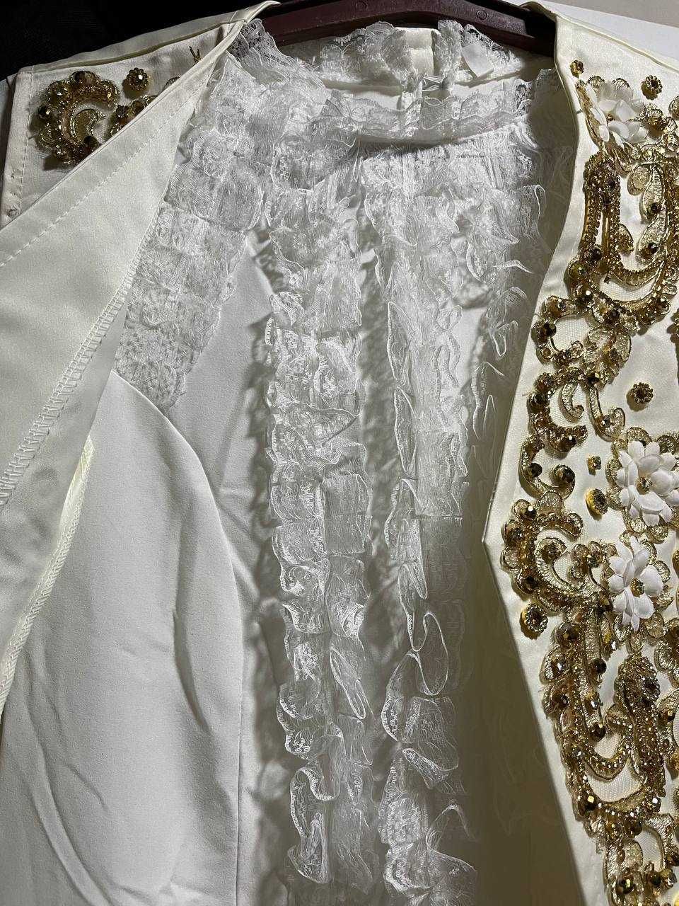 Свадебный наряд,головной убор и платок.