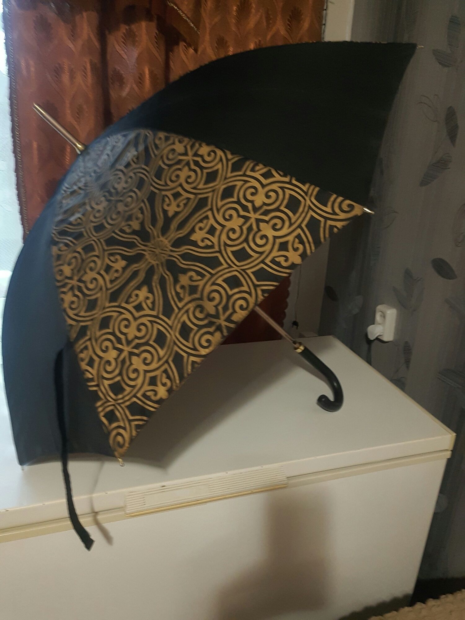 зонт почти новый