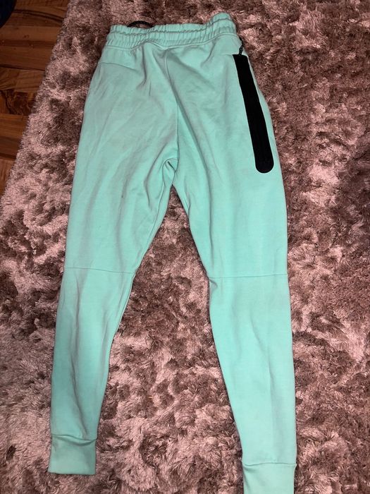 Pantaloni Nike Tech Fleece