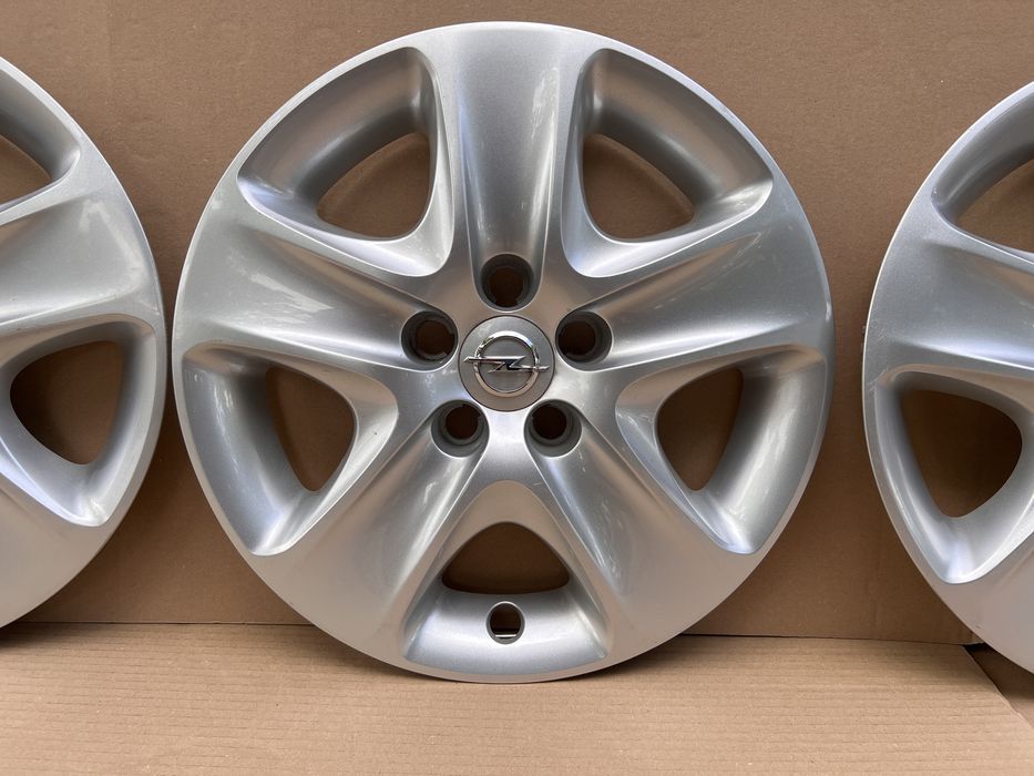 Оригинални тасове за Опел 16 цола Като чисто нови.