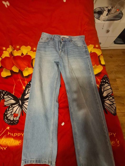 Blugi baggy modele diferite