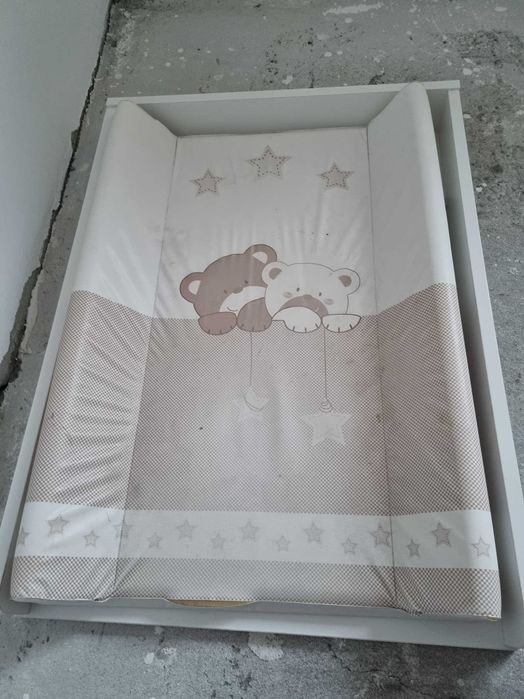 Comoda bebe cu masuta de infasat