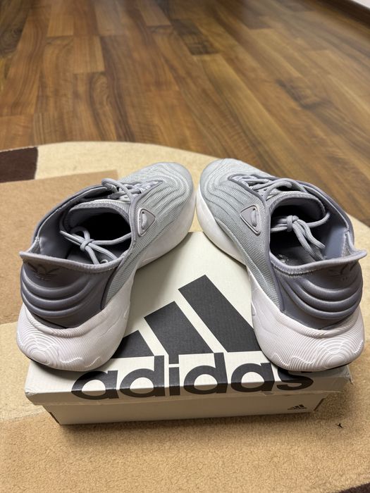 Adidas gri marimea 42