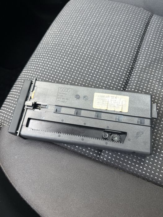 Визитник за Audi A3 8P