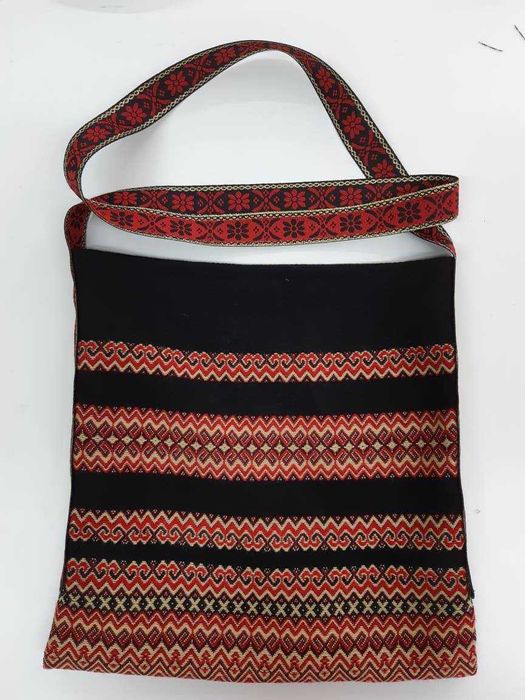 Costume populare tradiționale și accesorii