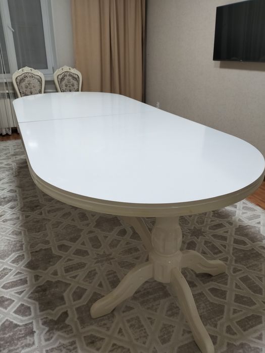 Продаётся стол гостевой.