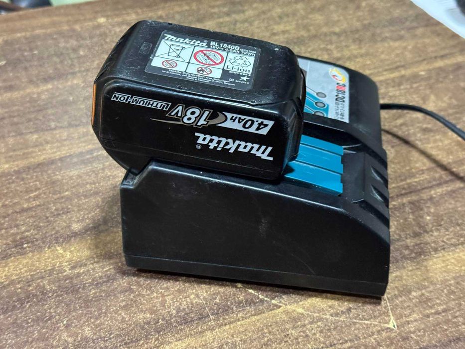 Продавам комплект Makita – винтоверт + батерия + зарядно