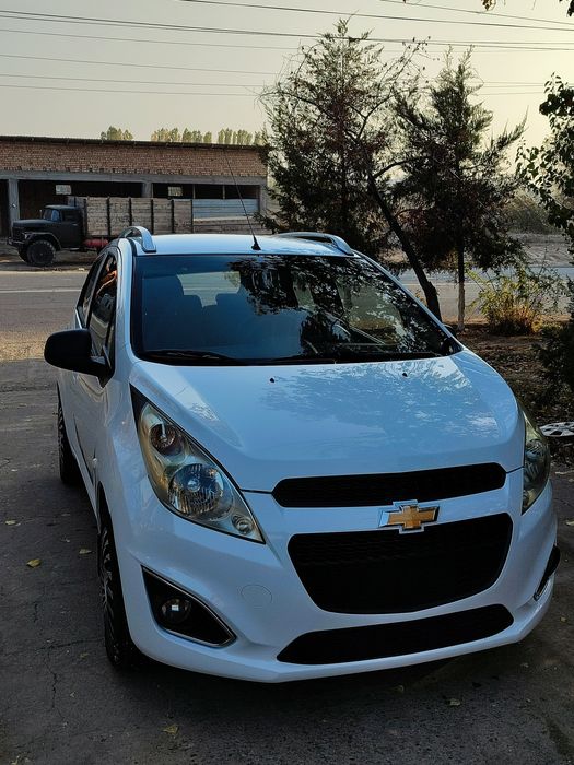 Spark sotiladi kraskasi pachti toza 2 ta kichkina petno bor