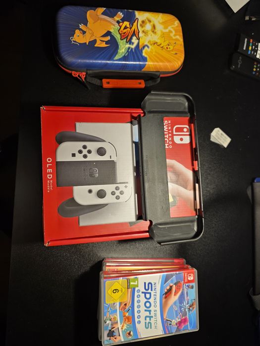 Nintendo Switch oled  конзола с игри и аксесоари без забележки