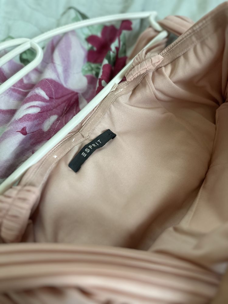 Страхотна рокля Esprit