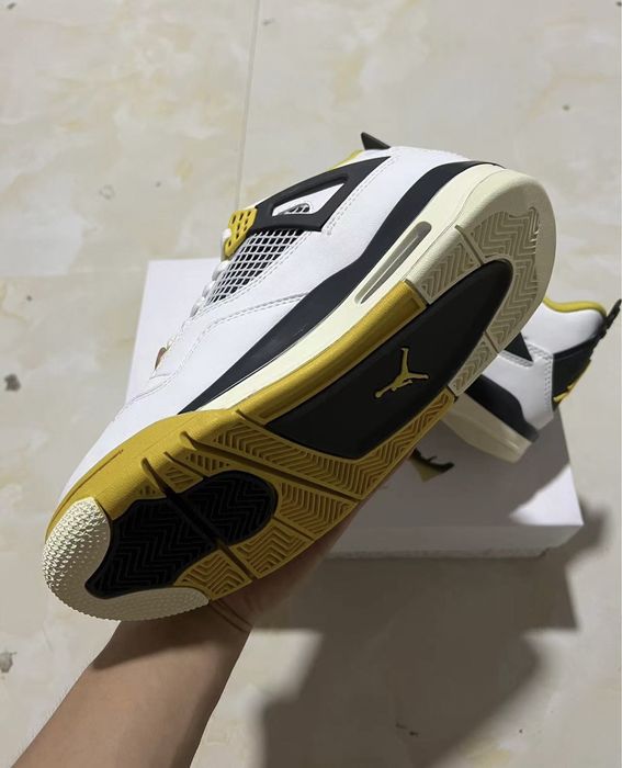 Air Jordan 4 Retro Vivid Sulfur