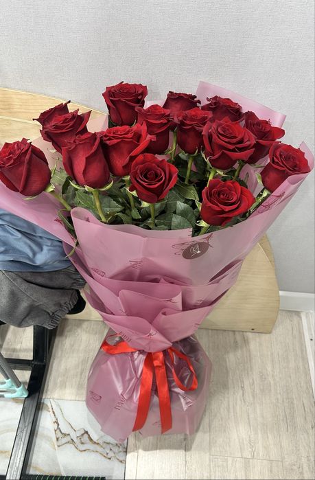 15 штук роза. 100см . Свежий 29мыңға алынған 23мыңға беремін