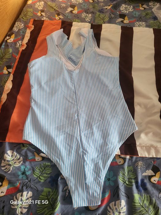 Vând Costum Baie