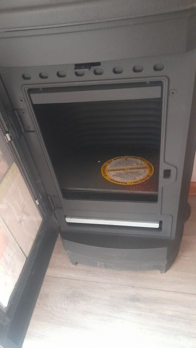 Vând semineu din fontă  nou