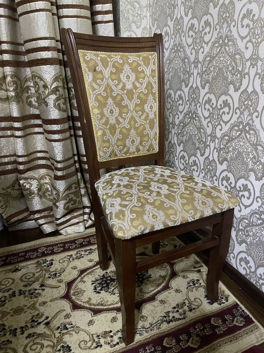 Stol stul sotiladi 10ta