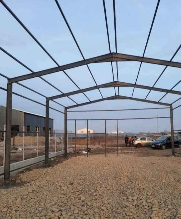 Vând structura metalică cu dimesiunea de 10x20x4 compusă din :
5 ferme