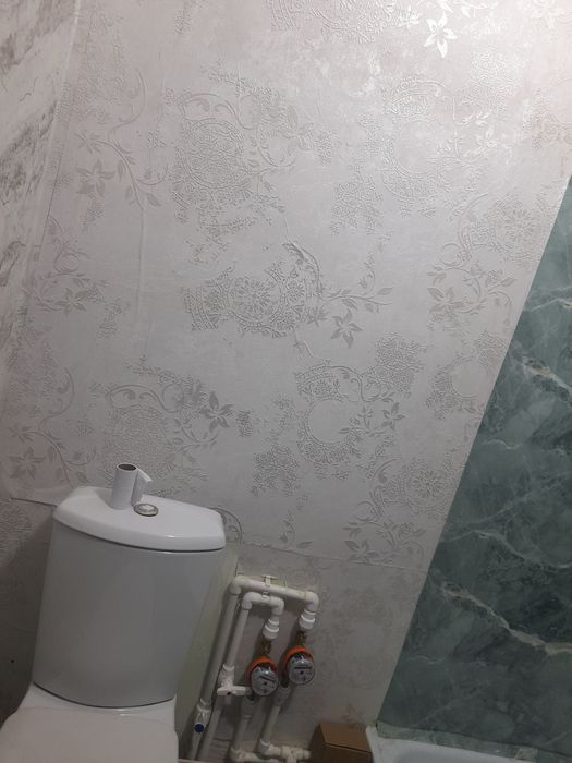 Продается!1 ком кв.бившее общежитье.Чирчик.
