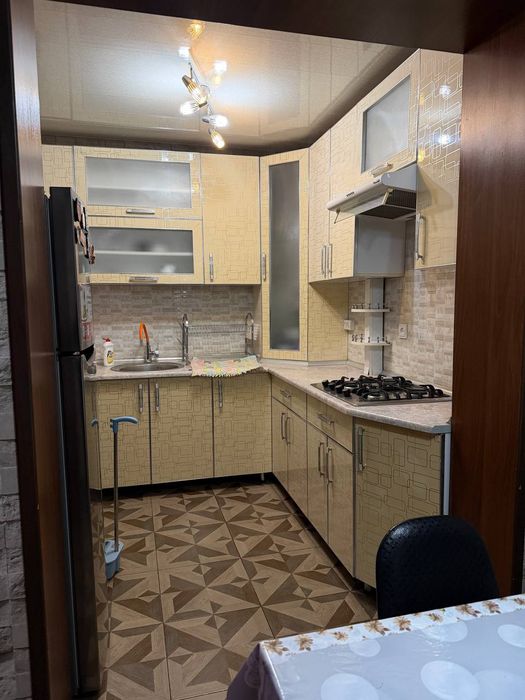 Срочно Аренда 3 комнаты 4 этаж 400$ Микрорайон