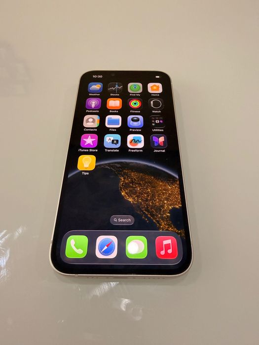 iPhone 14 256GB Бял + слушалки