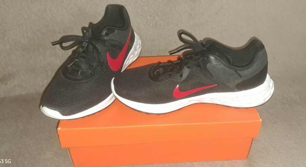 МАРАТОНКИ Nike Revolution 6