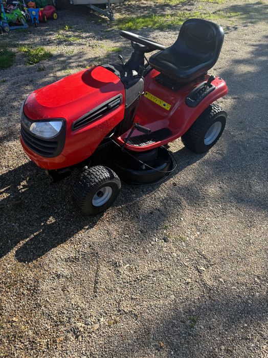 Tractoras de tuns iarba
